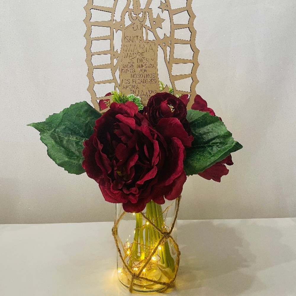 Virgin Mary Centerpiece Ligth Burgundy